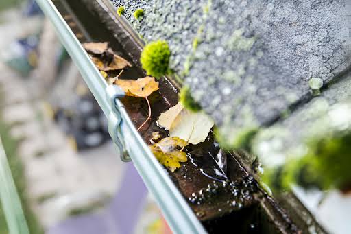 how-to-clean-gutters-without-a-ladder