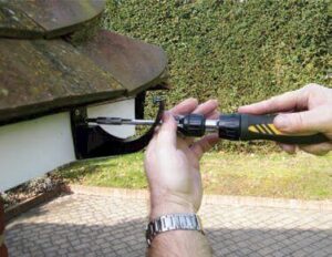 how-far-apart-should-gutter-brackets-be